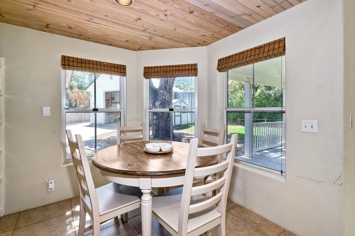 Building Photo - 22242 Little Klondike Rd