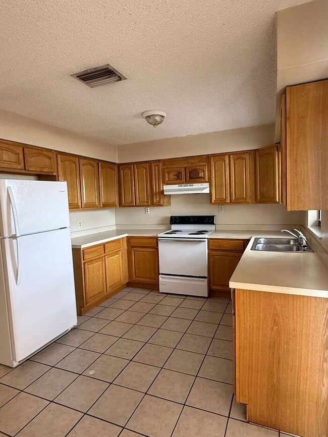 Building Photo - 14 Pine Radial