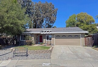 Building Photo - Gorgeous Large Milpitas Home located in a ...
