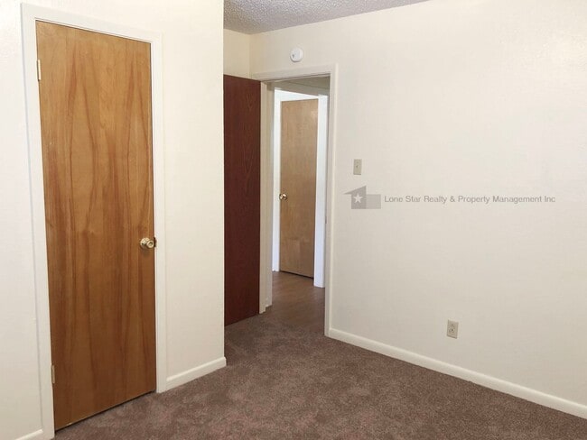 Building Photo - 1107 White Ave