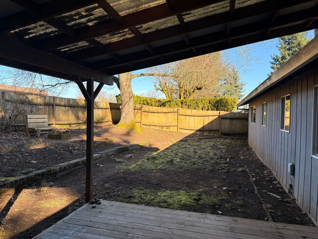 Building Photo - Super Cute Ranch Style 3 Bedroom 2 Bathroom Home!! Bright Kitchen! Fenced Backyard! Garage!