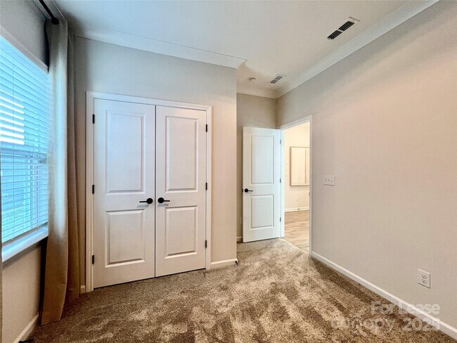 Building Photo - 15906 Parkside crossing Dr