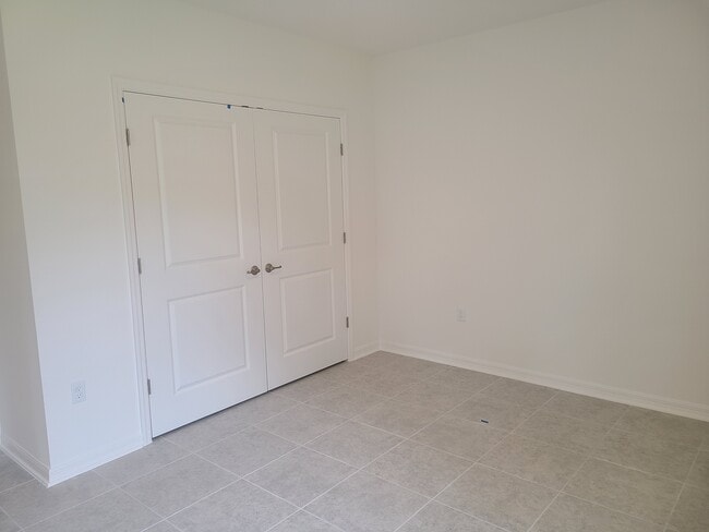 Building Photo - 61 Rickenbacker Dr