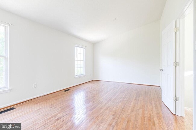 Building Photo - 6 Sandview Ct