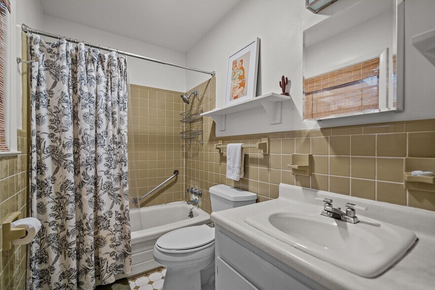 Building Photo - 457 Baytree Rd