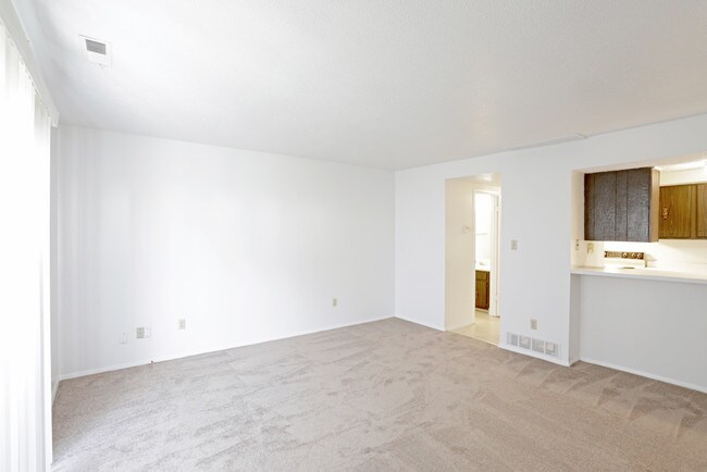 Building Photo - 202 Spring Creek Dr