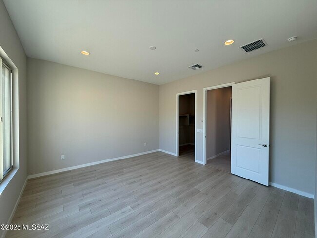 Building Photo - 5981 East Calle Agua Verde