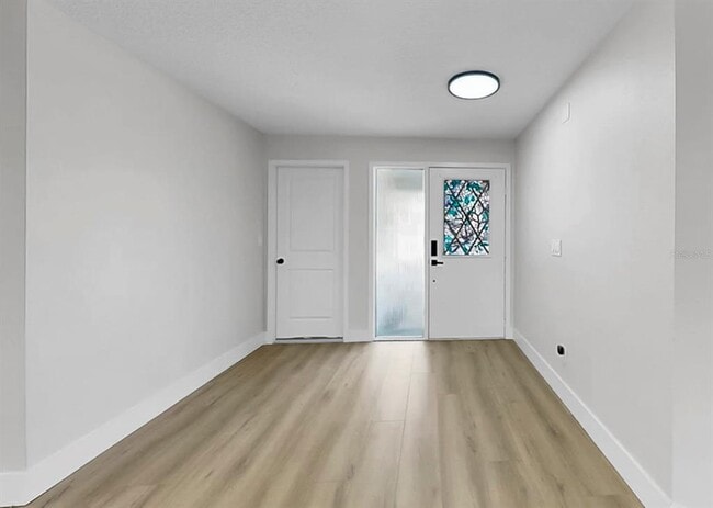 Building Photo - 6515 Santiago Ct