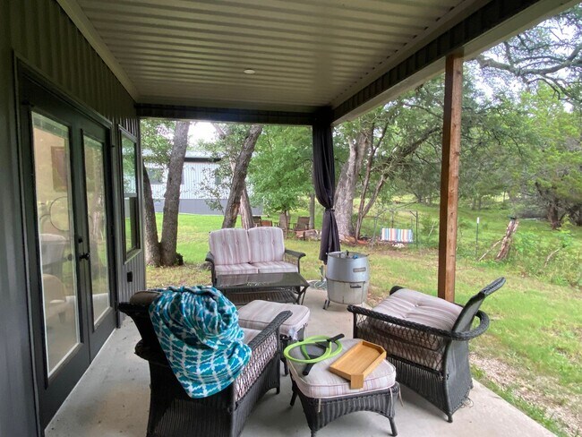 Building Photo - 2 BEDROOM NEAR LAKE BELTON