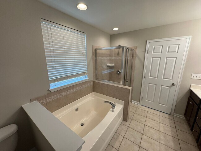 Building Photo - 152 N Arcadian Way
