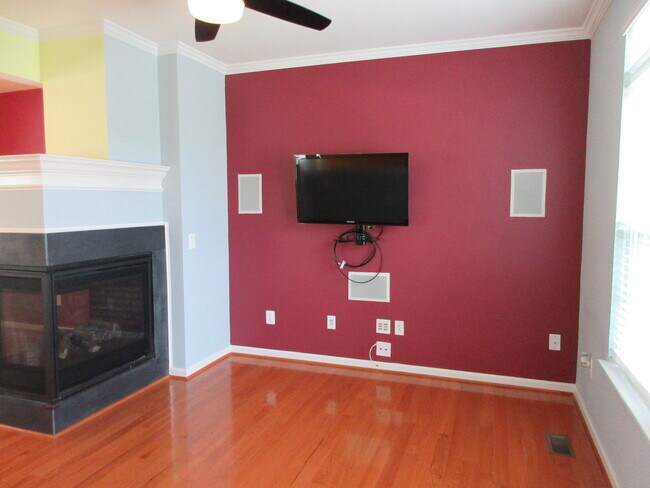 Building Photo - 469 Rolkin Rd