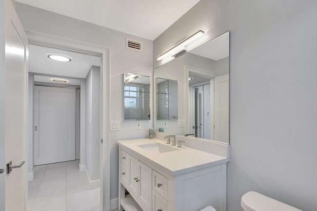 Building Photo - 205 Mainsail Cir