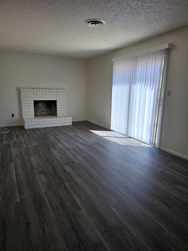 Building Photo - 7217 Cranbrook Ave