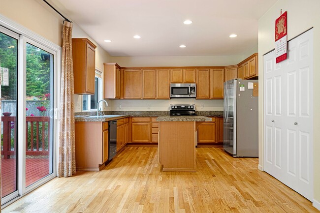 Building Photo - Timeless NW Craftsman in Sammamish | 4BR +...