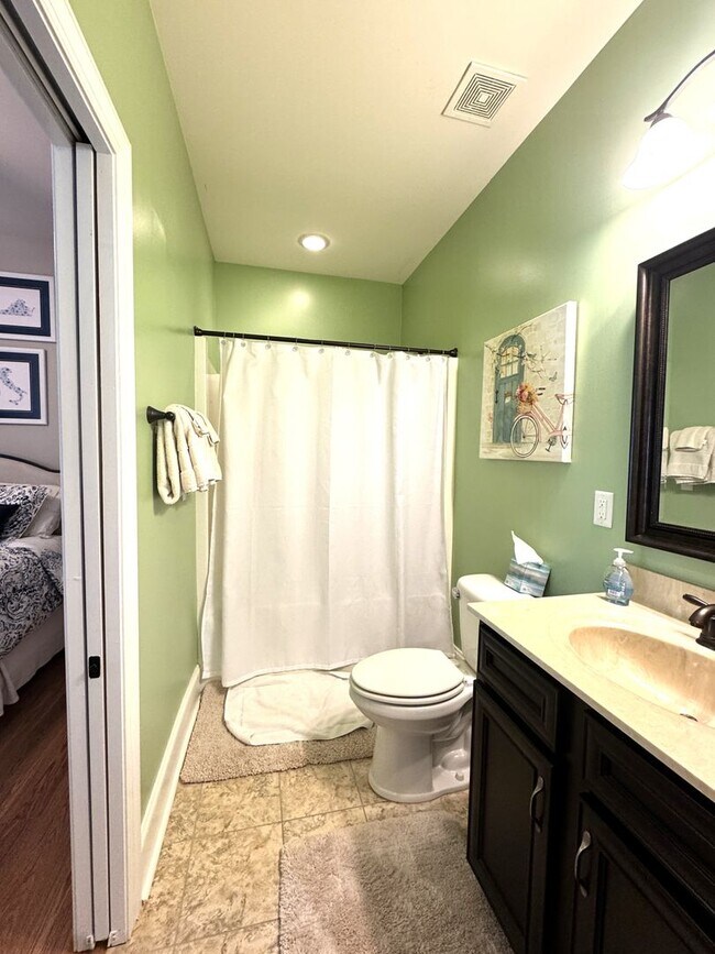 Building Photo - Stunning Home with an Upstairs Apartment or In-law Suite