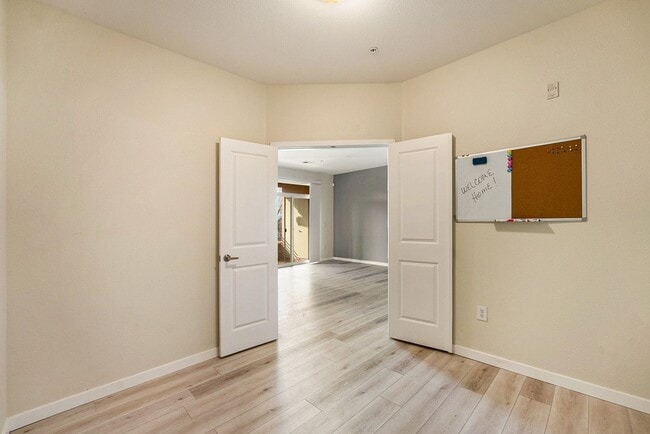 Building Photo - 1Bed/1.5Bath Park Hill Condo with an Extra Nonconforming Bedroom/Office