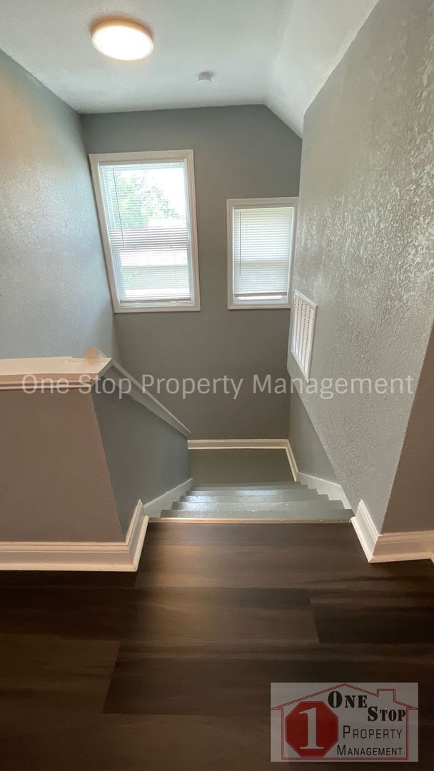 Building Photo - Beautiful 4 Bedroom 2.5 Bathroom Home in K...