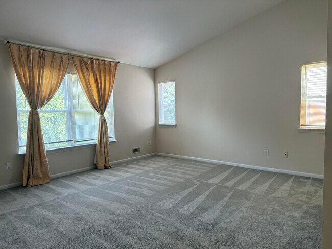 Building Photo - 1540 Chapleau Dr