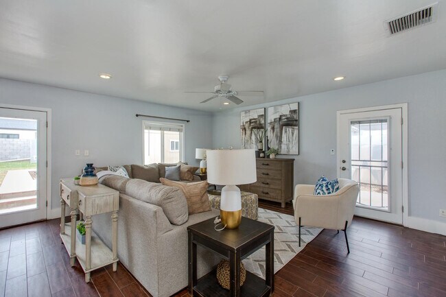 Building Photo - 510 E Belmont Ave