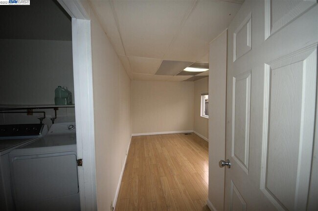 Building Photo - 1345 Kingfisher Way
