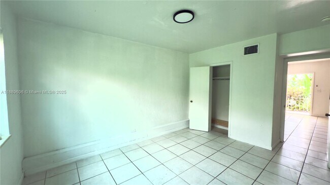 Building Photo - 145 N Shore Dr