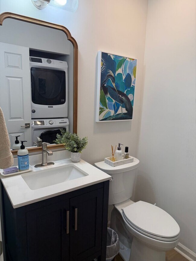 Building Photo - 10 Cobblestone Ct
