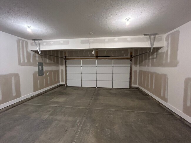 Building Photo - Newly Constructed 5 Bedroom Single Family Home in Brownsburg