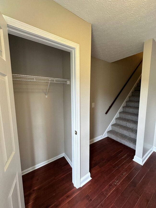 Building Photo - Spacious, Recently Updated J-Town 4BR / 1.5 BA Home for Rent!