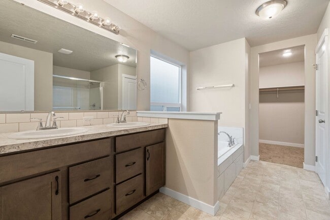 Building Photo - SINGLE LEVEL LIVING: 4 Bedroom, 2 Bath Nampa Home w/Upstairs Bonus Room