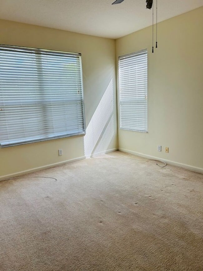 Building Photo - VICTORIA PARK 2-Story - 4 bedroom 2.5 bath 2 car garage AVAILABLE NOW - contact Karen Guardino, R...