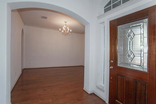 Building Photo - 62 S Longsford Cir