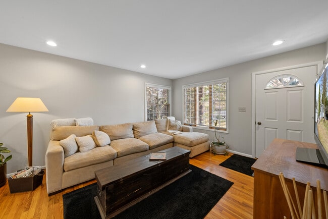 Building Photo - 438 Sylvan Dr
