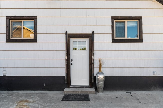 Building Photo - Beautiful Air Home Whitefish