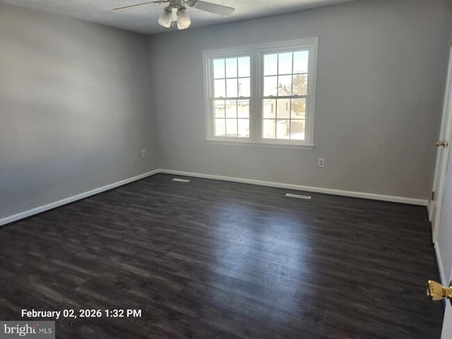 Building Photo - 1329 Robinhood Ln