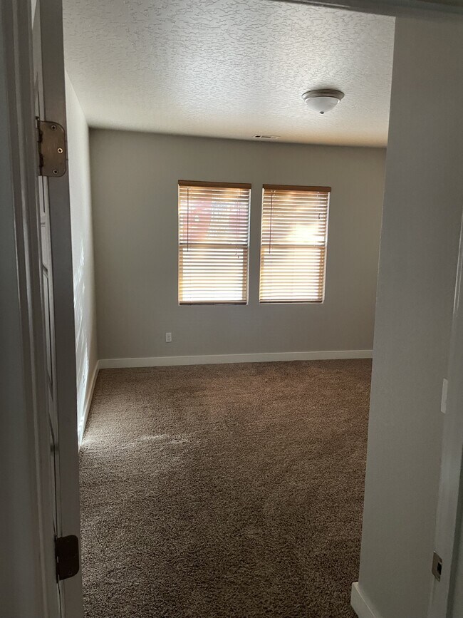 Building Photo - 447 N Baxter Way