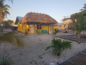 Building Photo - Meyer Ave Home