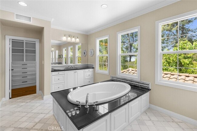 Building Photo - 1009 Newhall Terrace