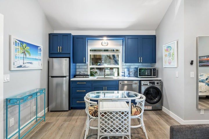 Building Photo - 72 S Ocean Blvd