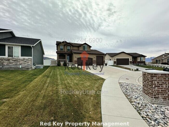 Building Photo - 770 N Single Family Home