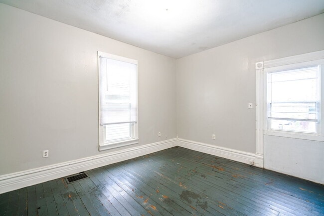 Building Photo - 1250 Indianola Ave