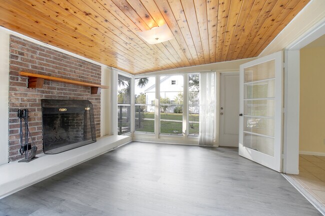 Building Photo - 3174 Grand Ave