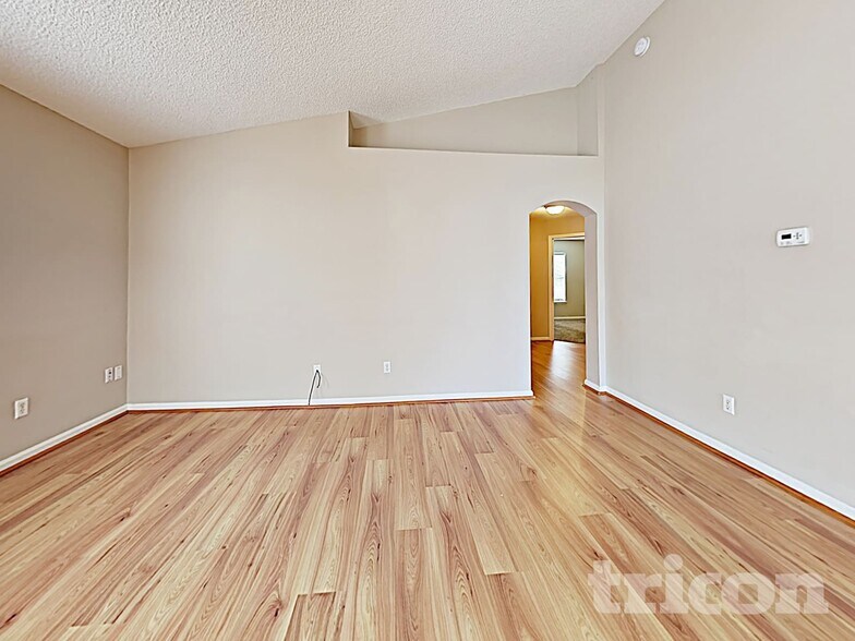 Building Photo - 4303 Hanging Moss Dr