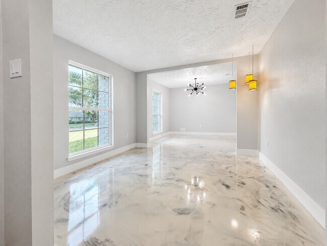 Building Photo - 15719 Red Springs Dr