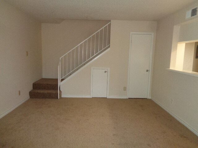 Building Photo - 5644 Birchmont Dr