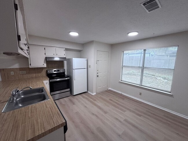 Building Photo - ANDX PROPS, LLC  4 (3411 Dunliegh Dr)