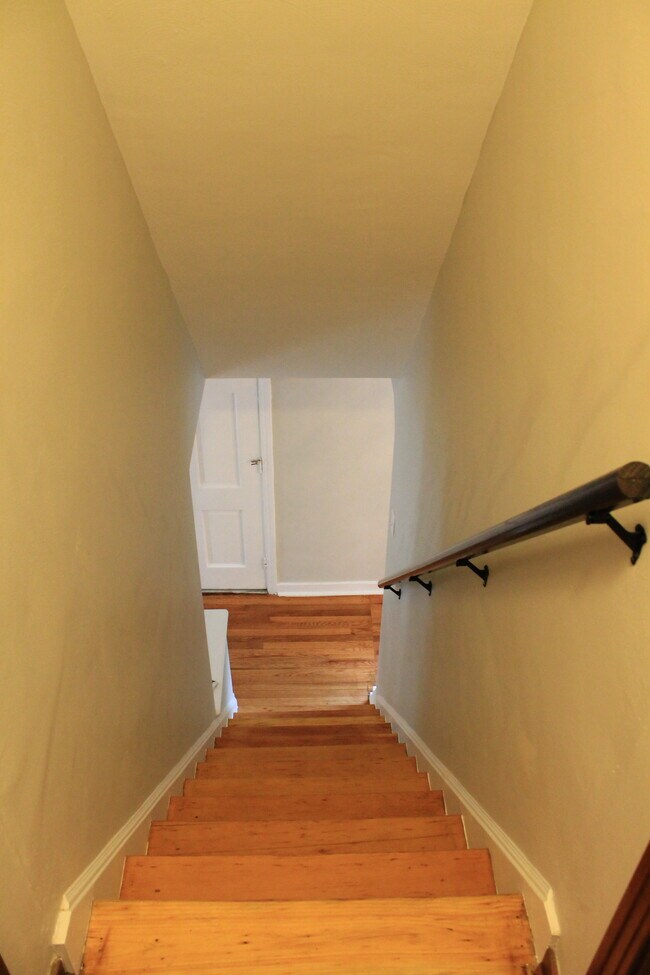 Building Photo - 272 Barclay Ave