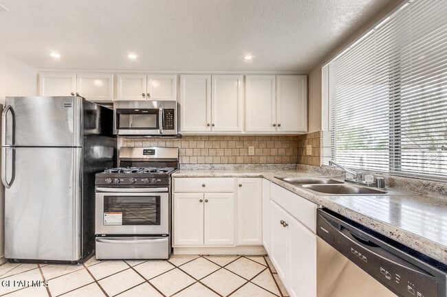 Building Photo - 5016 Cockrell Ln