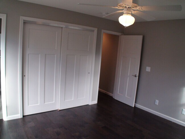 Building Photo - Charming Home Near Hessel Park