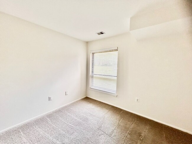 Building Photo - Welcome to your hidden Oasis!