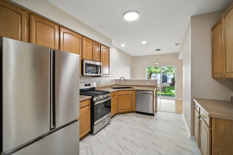 Building Photo - 3412 Blue Ridge Dr